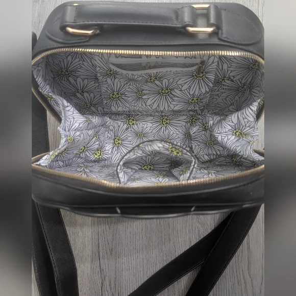 Backstitch Bruja Daisy Pumpkin Crossbody Backpack SOLD OUT Springween Halloween - Picture 10 of 15